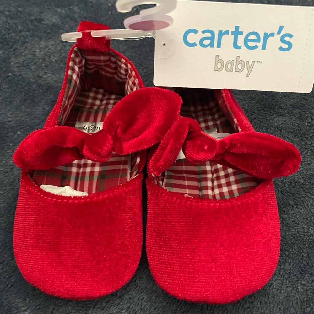 Nwt carters baby shoes size 3 for 6-9 month
